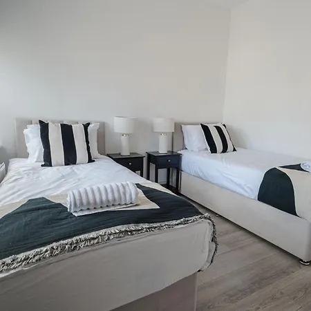 2 Bed Apartment, Sleeps 6, Free Parking, 5 Mins Beach Bournemouth Exterior photo