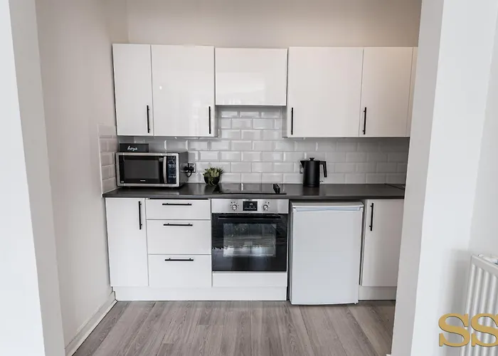 2 Bed Apartment, Sleeps 6, Free Parking, 5 Mins Beach