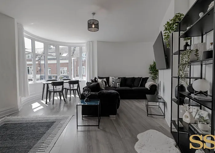 2 Bed Apartment, Sleeps 6, Free Parking, 5 Mins Beach