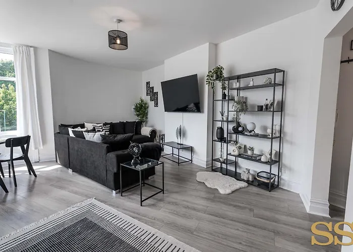 2 Bed Apartment, Sleeps 6, Free Parking, 5 Mins Beach