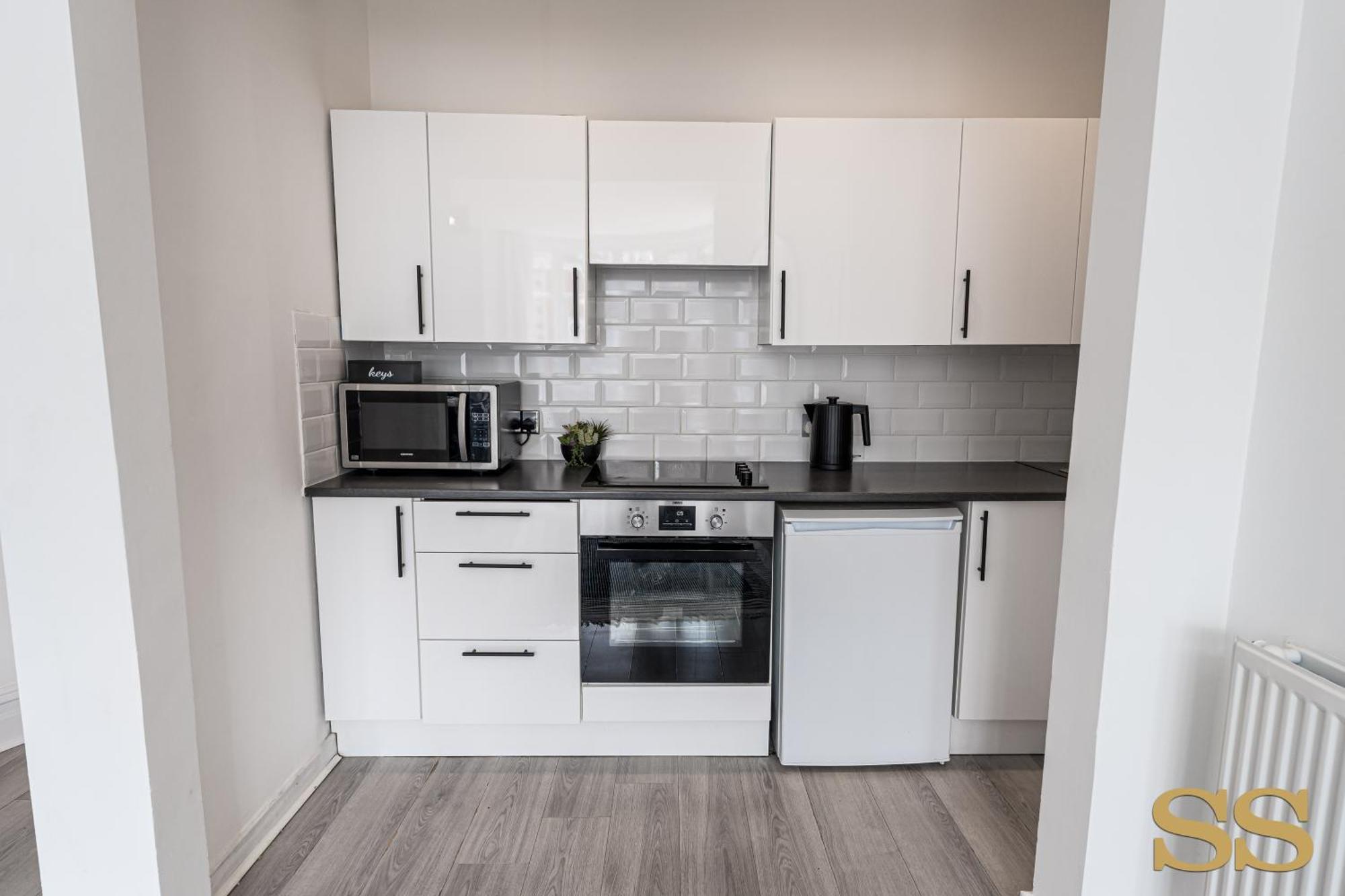 2 Bed Apartment, Sleeps 6, Free Parking, 5 Mins * Bournemouth