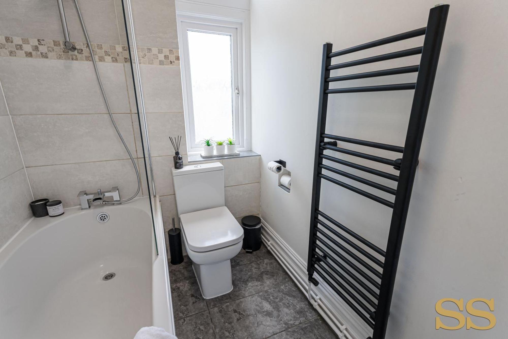 Apartment 2 Bed Apartment, Sleeps 6, Free Parking, 5 Mins Bournemouth
