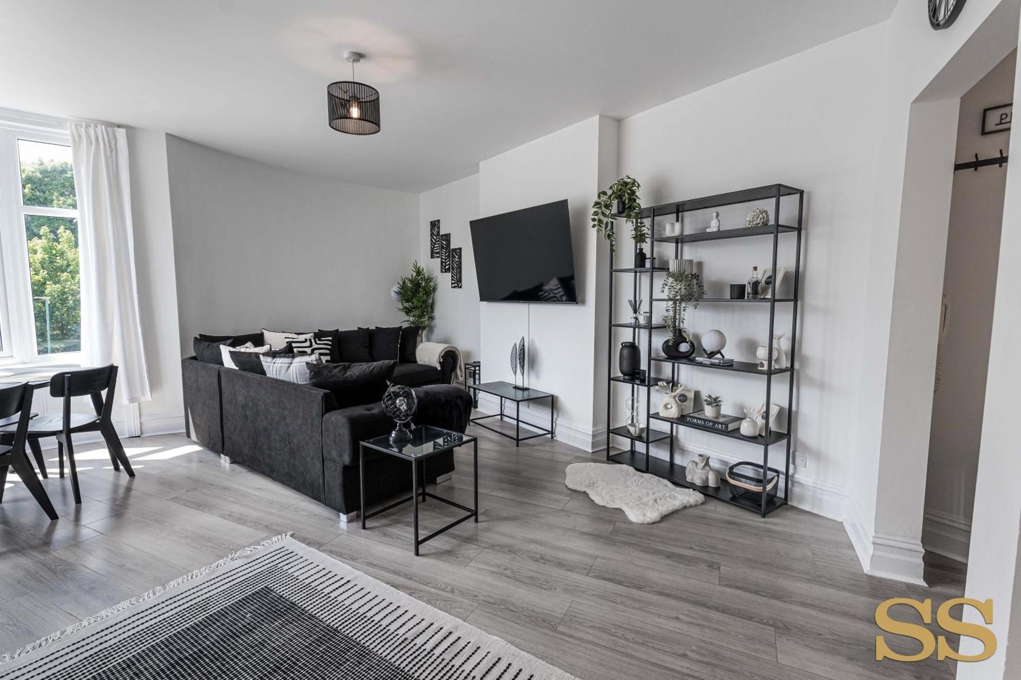 2 Bed Apartment, Sleeps 6, Free Parking, 5 Mins * Bournemouth