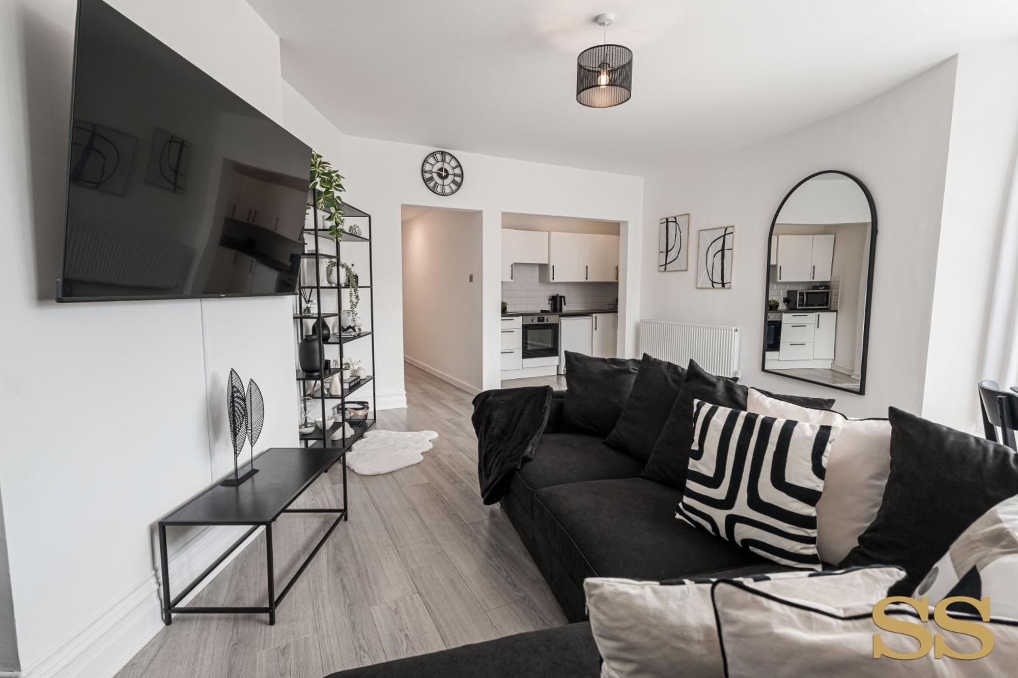 2 Bed Apartment, Sleeps 6, Free Parking, 5 Mins Bournemouth