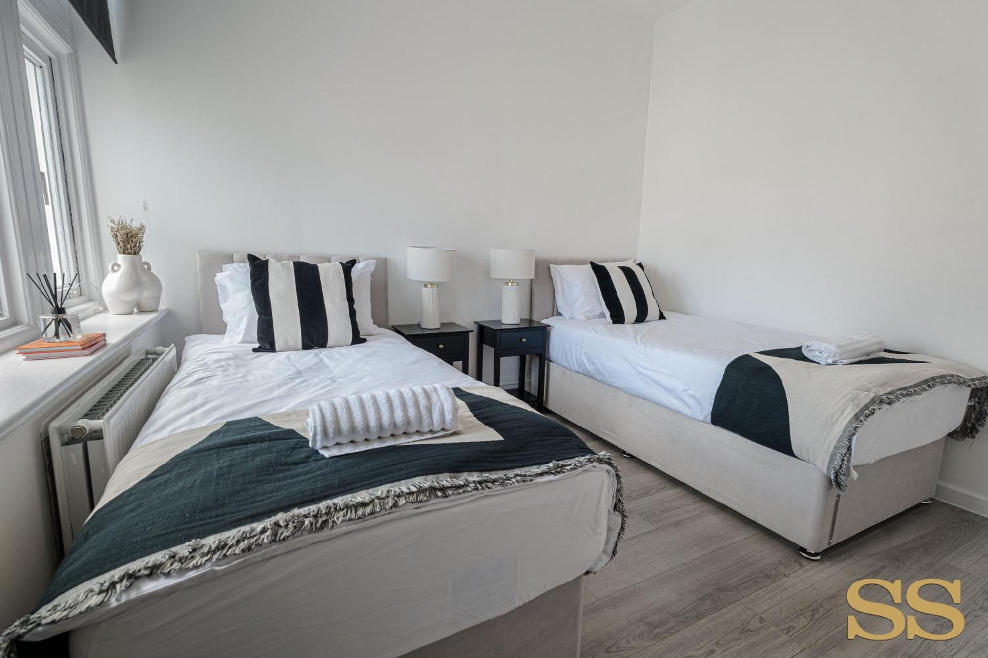 2 Bed Apartment, Sleeps 6, Free Parking, 5 Mins Bournemouth