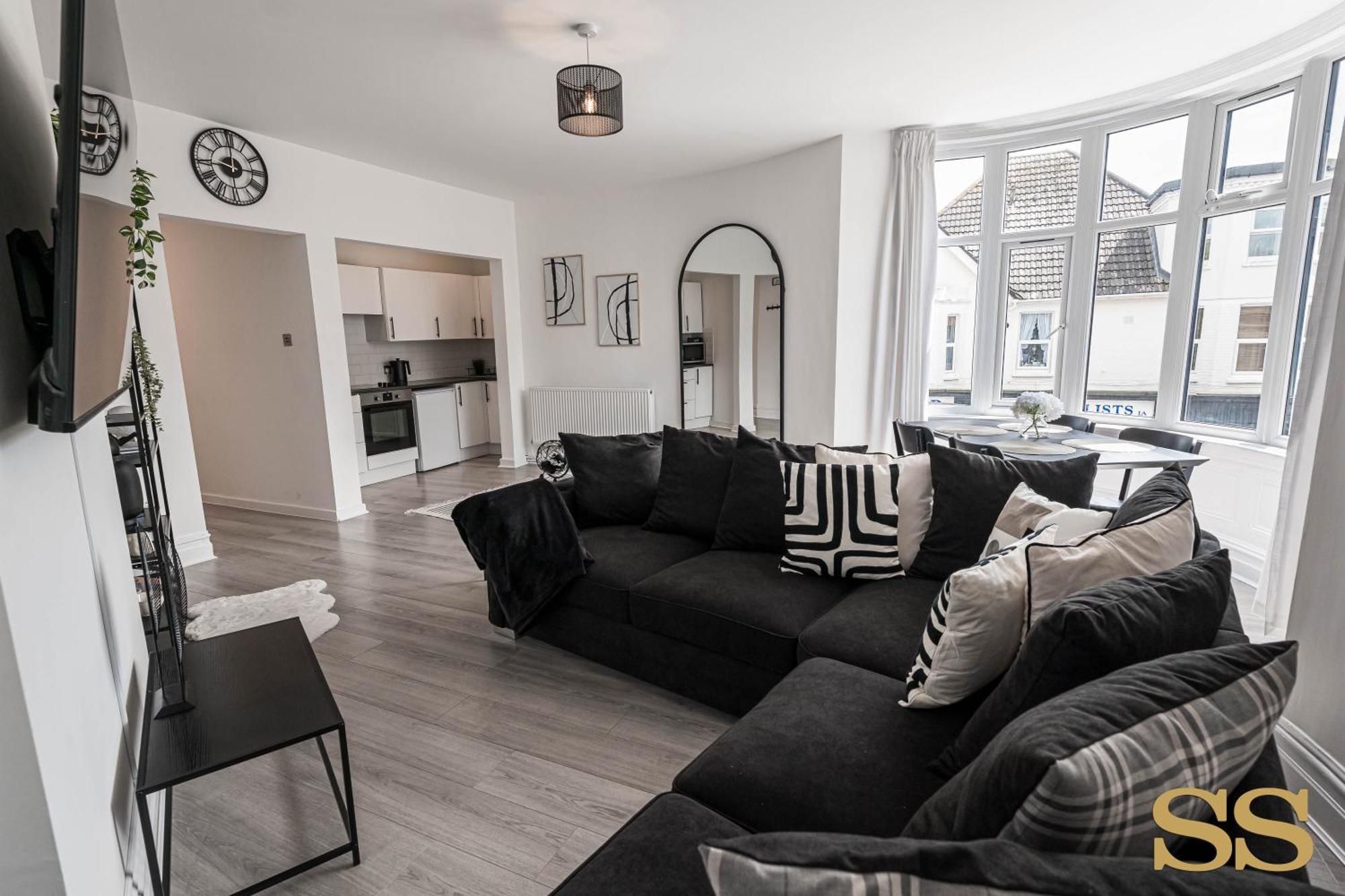 2 Bed Apartment, Sleeps 6, Free Parking, 5 Mins Bournemouth